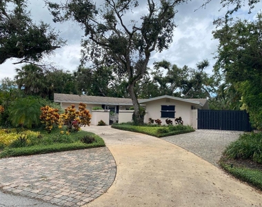 535 Flamevine Lane - Photo Thumbnail 5