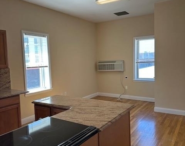 125 E Broadway - Photo Thumbnail 1