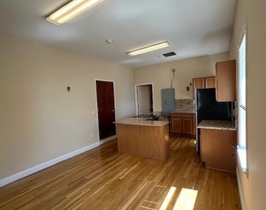 125 E Broadway - Photo Thumbnail 3