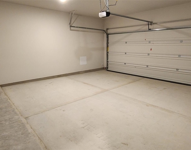 2240 Delano Dr - Photo Thumbnail 30