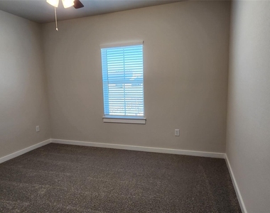 2240 Delano Dr - Photo Thumbnail 23