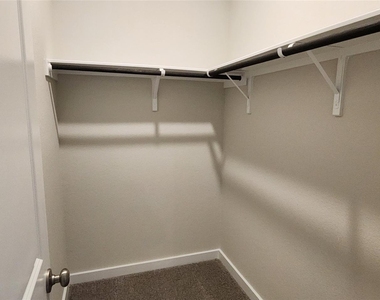 2240 Delano Dr - Photo Thumbnail 27