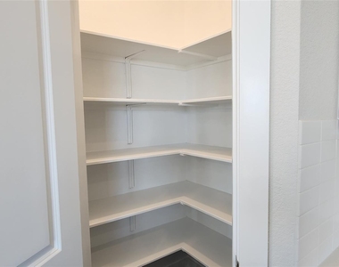 2240 Delano Dr - Photo Thumbnail 8