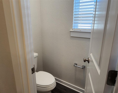 2240 Delano Dr - Photo Thumbnail 15