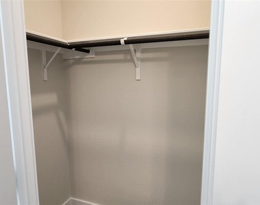2240 Delano Dr - Photo Thumbnail 29