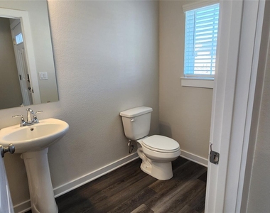 2240 Delano Dr - Photo Thumbnail 2