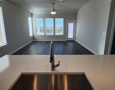 2240 Delano Dr - Photo Thumbnail 7