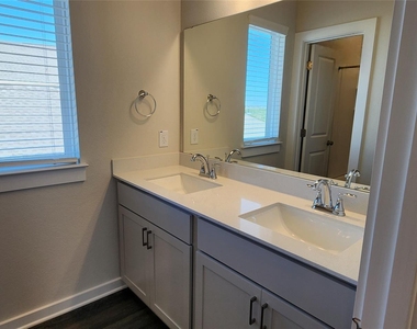 2240 Delano Dr - Photo Thumbnail 20