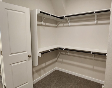 2240 Delano Dr - Photo Thumbnail 17