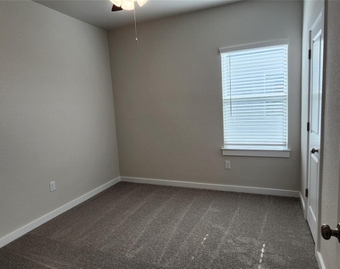 2240 Delano Dr - Photo Thumbnail 28