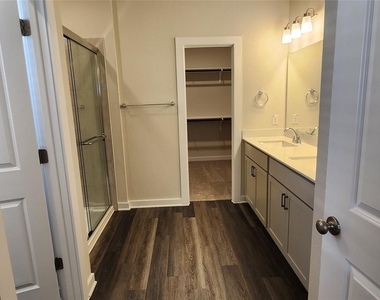 2240 Delano Dr - Photo Thumbnail 13
