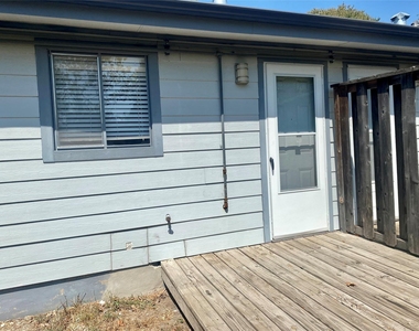 400 Swanee Dr - Photo Thumbnail 7