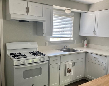 400 Swanee Dr - Photo Thumbnail 2