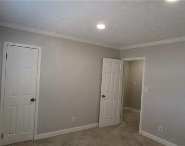 1235 Riverside Drive - Photo Thumbnail 19