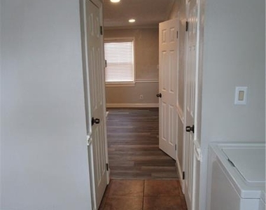 1235 Riverside Drive - Photo Thumbnail 7
