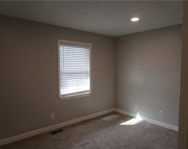 1235 Riverside Drive - Photo Thumbnail 24