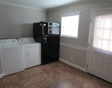 1235 Riverside Drive - Photo Thumbnail 12