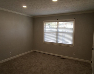 1235 Riverside Drive - Photo Thumbnail 21