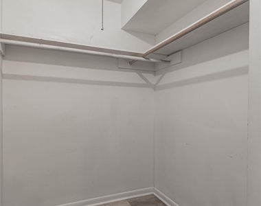 818 University Avenue - Photo Thumbnail 18