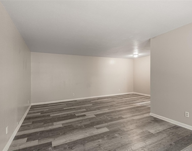 818 University Avenue - Photo Thumbnail 6