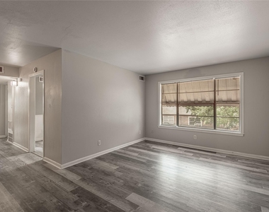 818 University Avenue - Photo Thumbnail 7