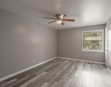 818 University Avenue - Photo Thumbnail 14