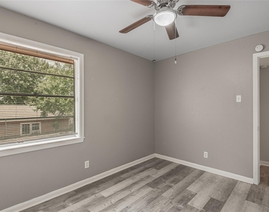 818 University Avenue - Photo Thumbnail 20