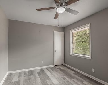 818 University Avenue - Photo Thumbnail 19