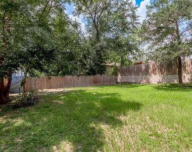 818 University Avenue - Photo Thumbnail 24