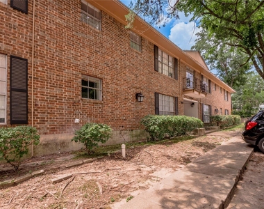 818 University Avenue - Photo Thumbnail 2