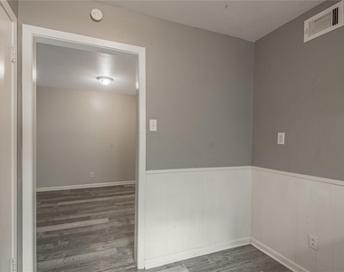 818 University Avenue - Photo Thumbnail 13