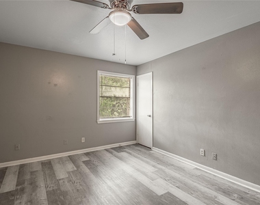 818 University Avenue - Photo Thumbnail 15