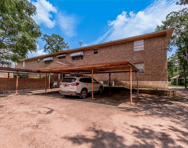 818 University Avenue - Photo Thumbnail 22
