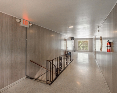 818 University Avenue - Photo Thumbnail 5