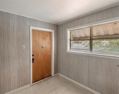 818 University Avenue - Photo Thumbnail 4