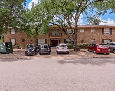 818 University Avenue - Photo Thumbnail 1