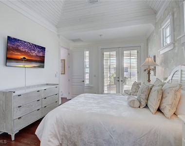 1551 Gulf Shore Boulevard S - Photo Thumbnail 37