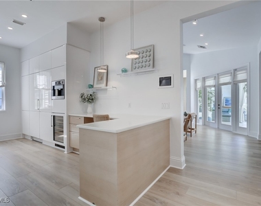 687 9th Avenue S - Photo Thumbnail 14