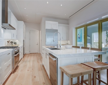942 9th Avenue S - Photo Thumbnail 17