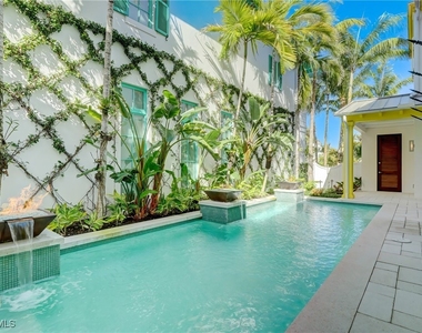 942 9th Avenue S - Photo Thumbnail 4