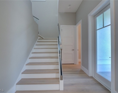 888 10th Avenue S - Photo Thumbnail 11