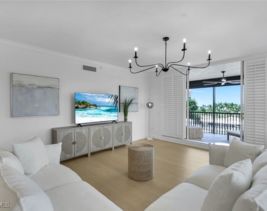 8720 Bay Colony Drive - Photo Thumbnail 3