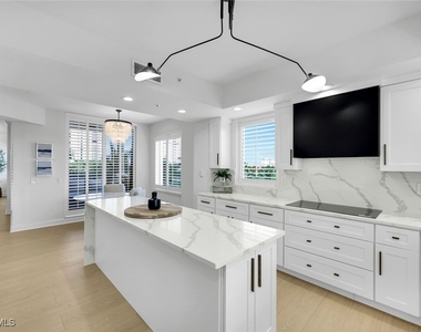 8720 Bay Colony Drive - Photo Thumbnail 7