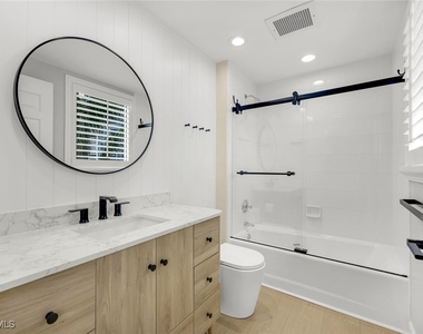 8720 Bay Colony Drive - Photo Thumbnail 17