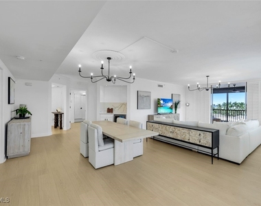 8720 Bay Colony Drive - Photo Thumbnail 9