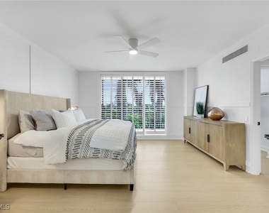 8720 Bay Colony Drive - Photo Thumbnail 18