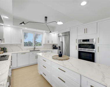 8720 Bay Colony Drive - Photo Thumbnail 5