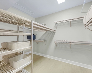 8720 Bay Colony Drive - Photo Thumbnail 14