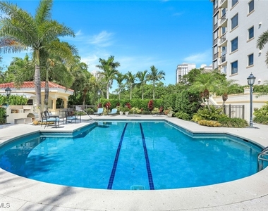 8720 Bay Colony Drive - Photo Thumbnail 26