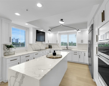 8720 Bay Colony Drive - Photo Thumbnail 4